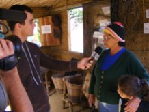 Visitante sendo entrevistada durante visita ao Rancho do Tropeiro.
