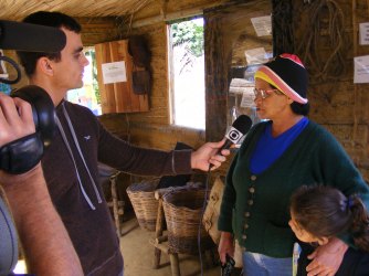 Visitante sendo entrevistada durante visita ao Rancho do Tropeiro.